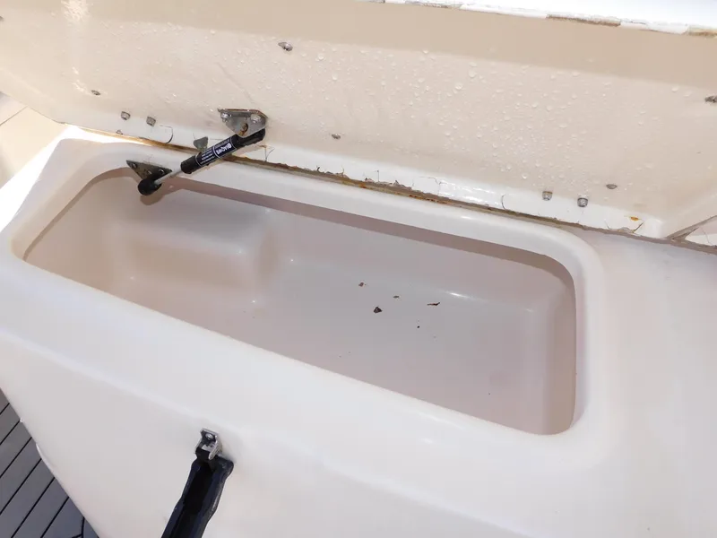 Slide: The Image of Grady-White Bimini 306 2002 - 32