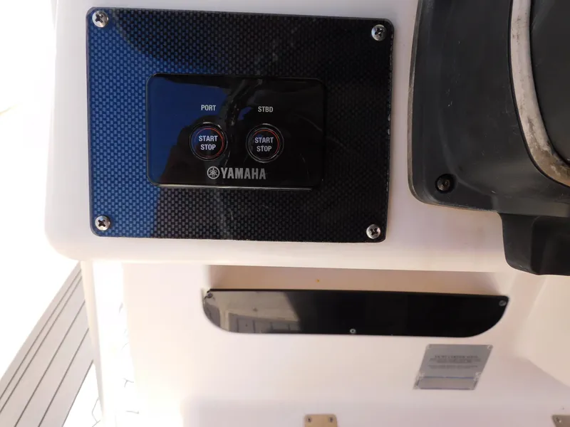 Slide: The Image of Grady-White Bimini 306 2002 - 42