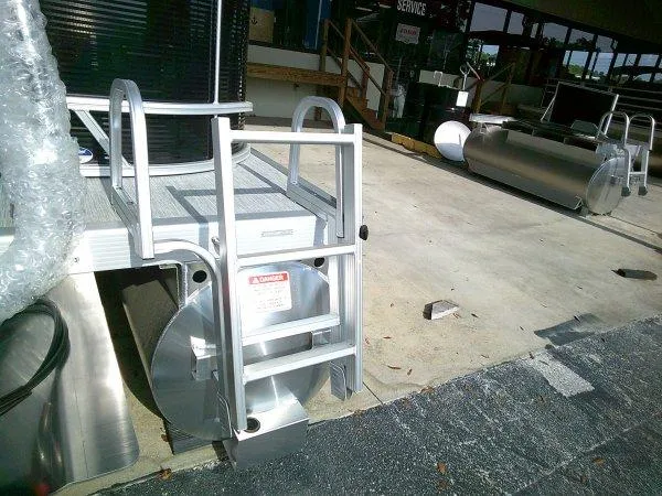 Slide: The Image of 2025 Bennington 22SSR pontoon boat ladder and deck in a showroom setting. - 13