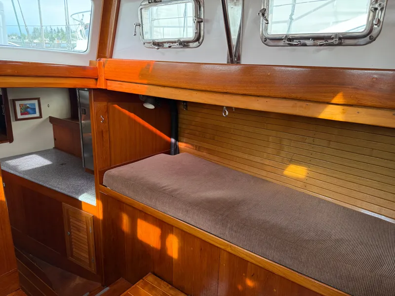 Slide: The Image of Custom Cutter / Sloop 1984 - 13