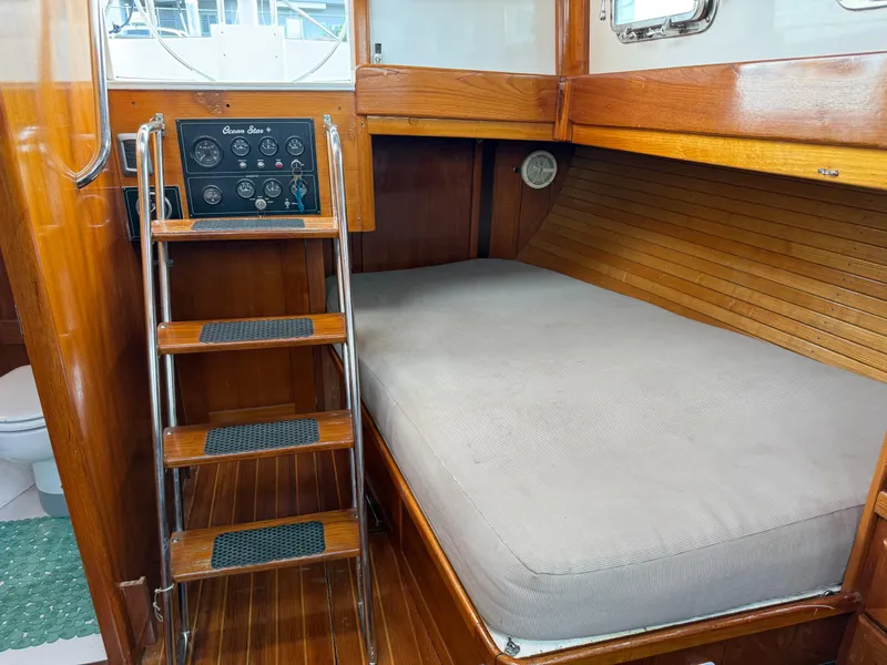 Slide: The Image of Custom Cutter / Sloop 1984 - 14