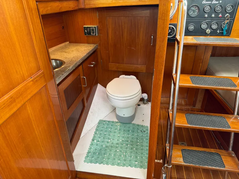 Slide: The Image of Custom Cutter / Sloop 1984 - 15