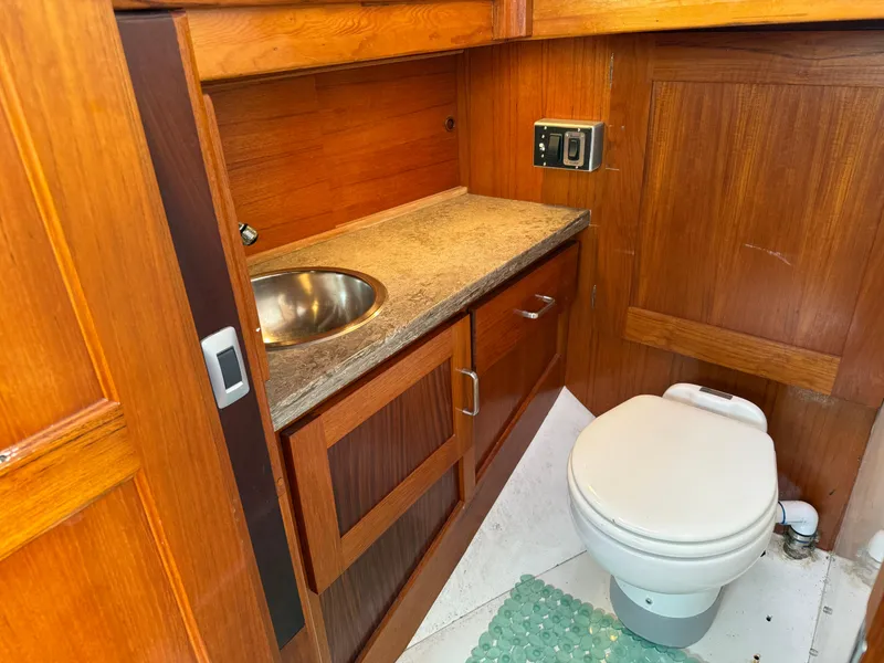 Slide: The Image of Custom Cutter / Sloop 1984 - 16