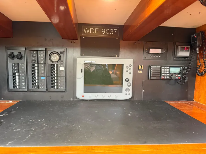 Slide: The Image of Custom Cutter / Sloop 1984 - 17