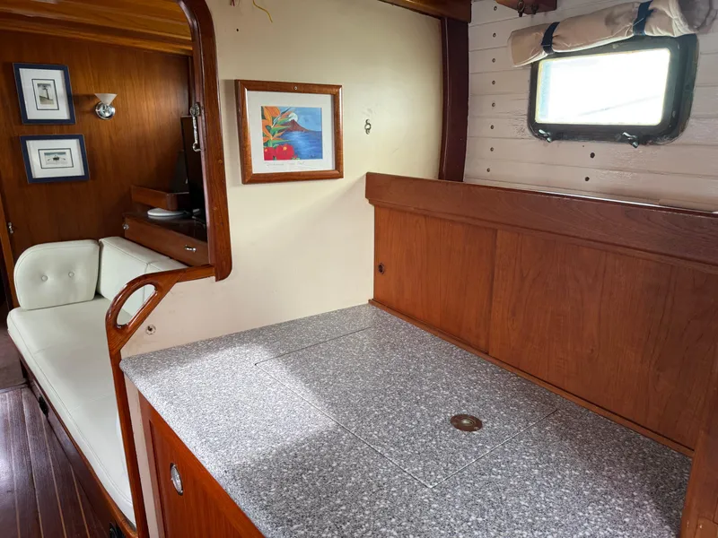 Slide: The Image of Custom Cutter / Sloop 1984 - 18