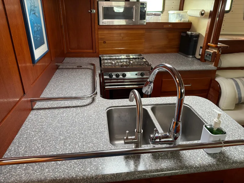 Slide: The Image of Custom Cutter / Sloop 1984 - 19