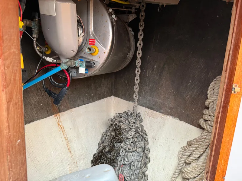 Slide: The Image of Custom Cutter / Sloop 1984 - 24