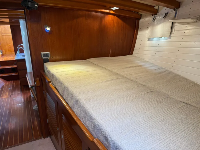 Slide: The Image of Custom Cutter / Sloop 1984 - 26