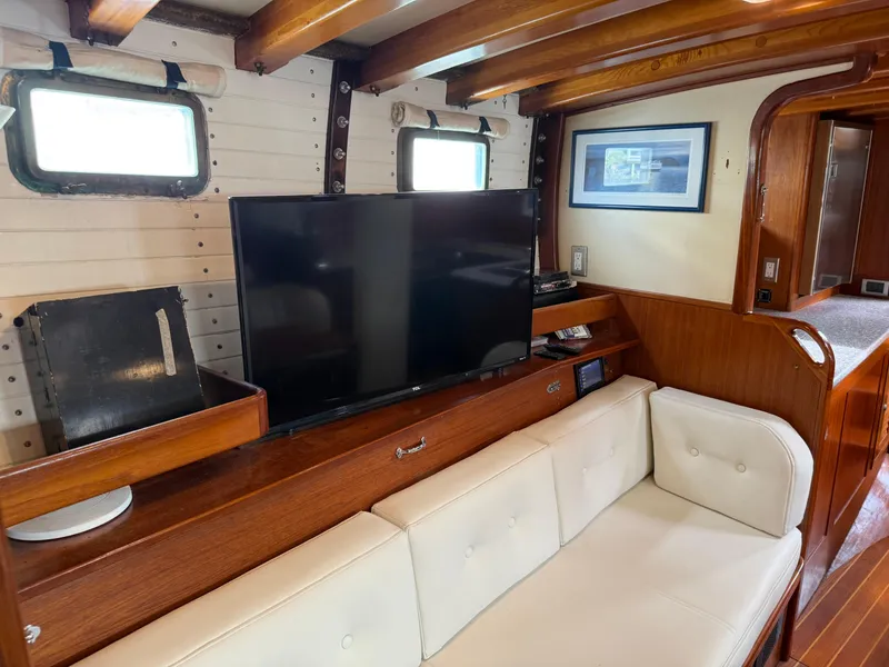 Slide: The Image of Custom Cutter / Sloop 1984 - 27