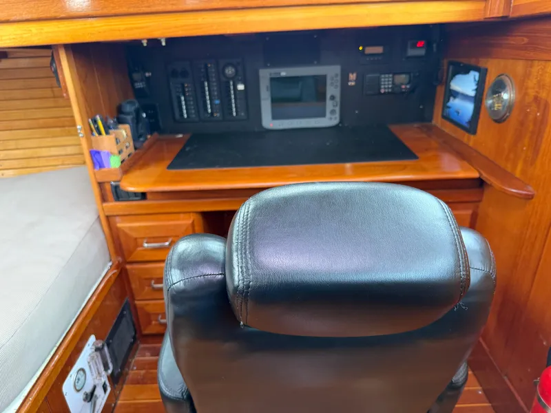 Slide: The Image of Custom Cutter / Sloop 1984 - 3