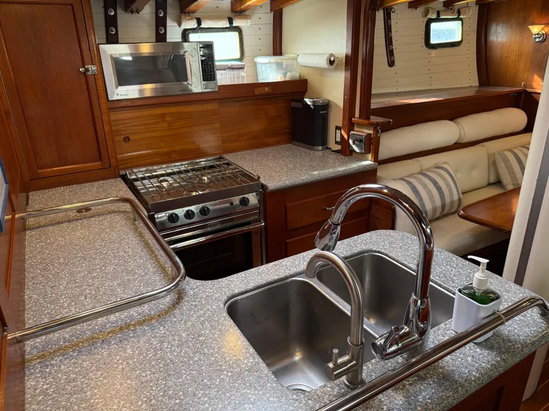 Slide: The Image of Custom Cutter / Sloop 1984 - 30