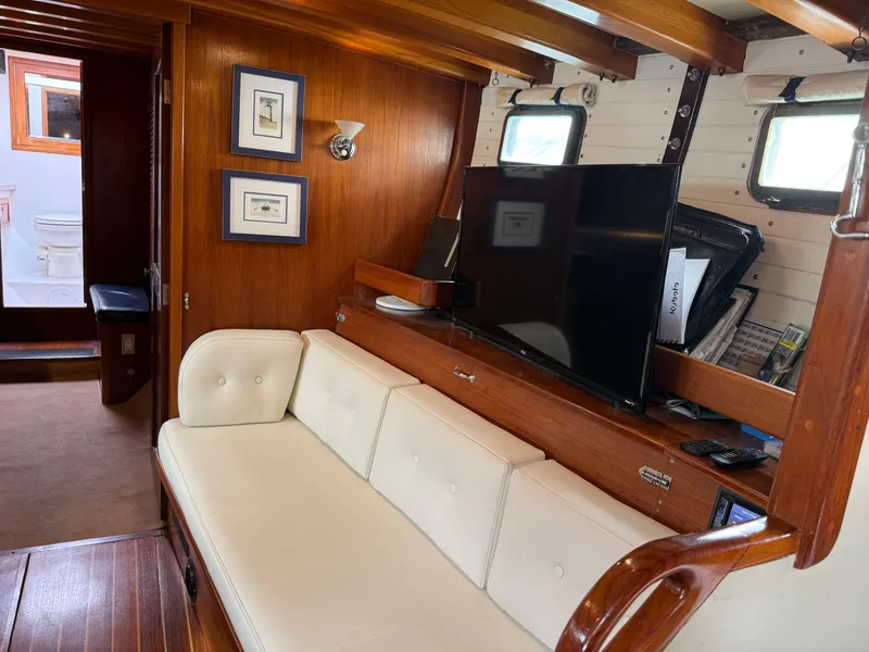 Slide: The Image of Custom Cutter / Sloop 1984 - 31