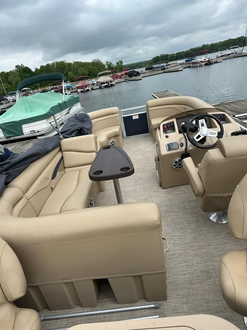 Slide: The Image of 2018 Bennington 20 SSN Family/Fish Pontoon with Yamaha 25Hp, docked on a lake. - 10