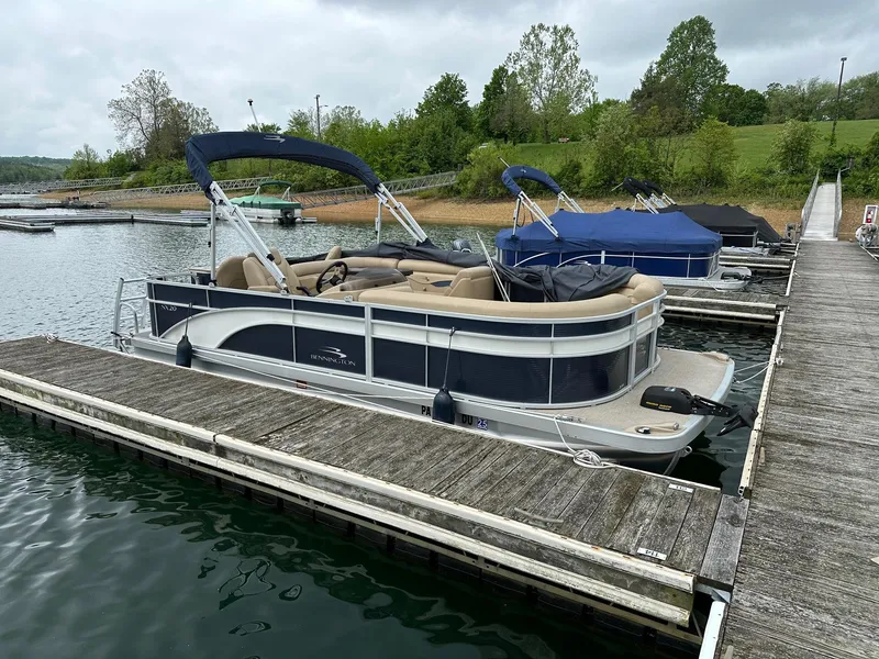 Slide: The Image of 2018 Bennington 20 SSN Family/Fish Pontoon with Yamaha 25Hp docked on a lake. - 11