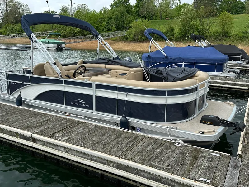 Slide: The Image of 2018 Bennington 20 SSN Family/Fish Pontoon with Yamaha 25Hp docked on a lake. - 16