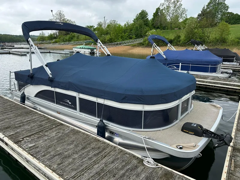 Slide: The Image of 2018 Bennington 20 SSN Family/Fish Pontoon with Yamaha 25Hp, docked with cover. - 4