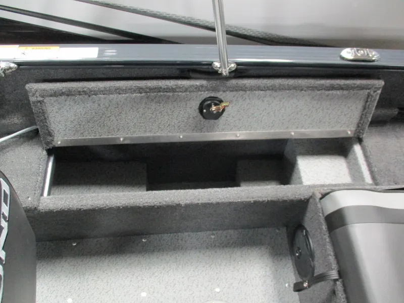 Slide: The Image of Lund 1650 Rebel XL Sport 2025 - 7