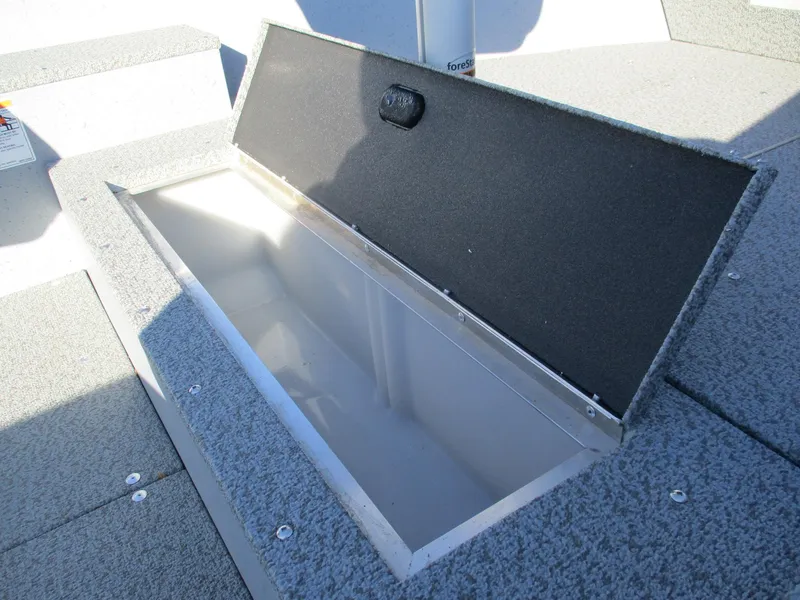 Slide: The Image of Lund Fury 1600 Tiller 2025 - 3