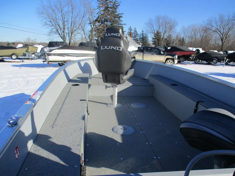 Slide: The Image of Lund Fury 1600 Tiller 2025 - 5