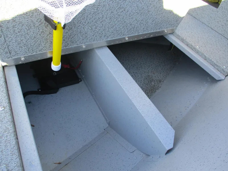 Slide: The Image of Lund Fury 1600 Tiller 2025 - 8