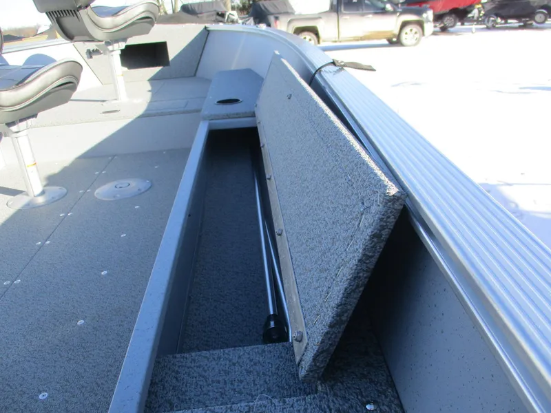 Slide: The Image of Lund Fury 1600 Tiller 2025 - 9