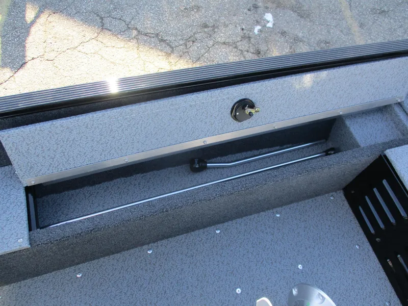 Slide: The Image of Lund Angler 1650 Tiller 2025 - 14