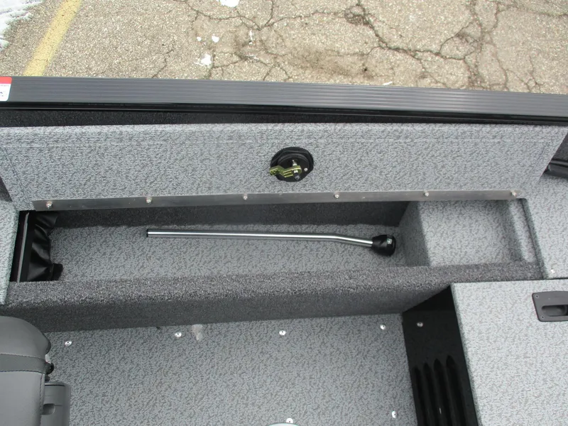 Slide: The Image of Lund 1650 Angler SS 2025 - 14