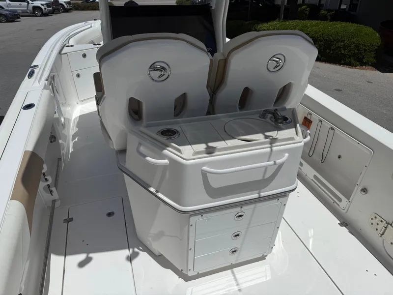 Slide: The Image of Edgewater 262CC 2022 - 13