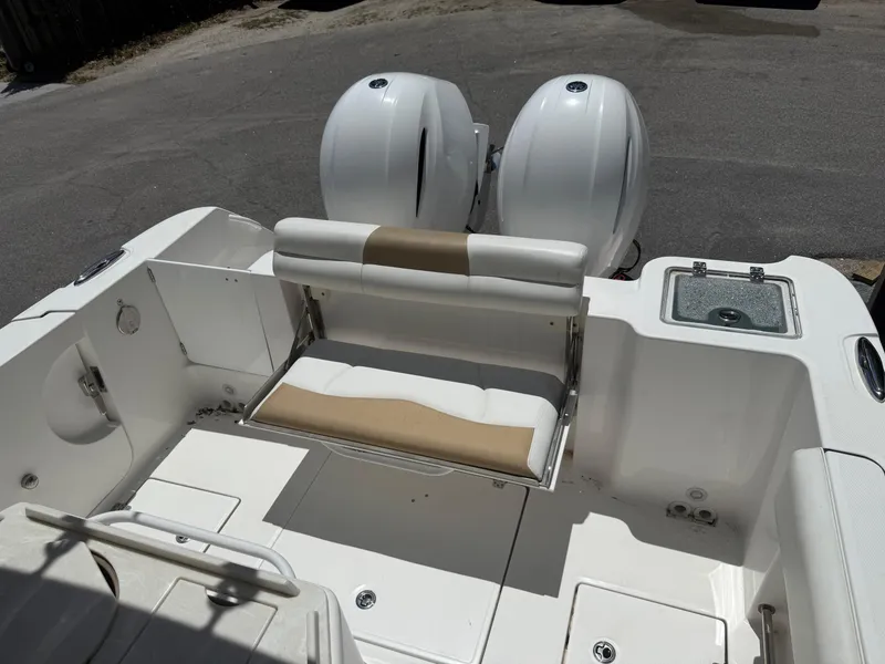 Slide: The Image of Edgewater 262CC 2022 - 3