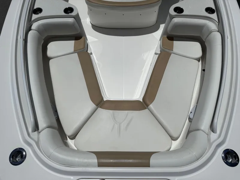 Slide: The Image of Edgewater 262CC 2022 - 5