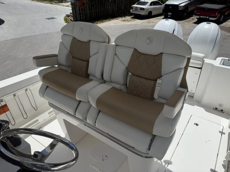 Slide: The Image of Edgewater 262CC 2022 - 7