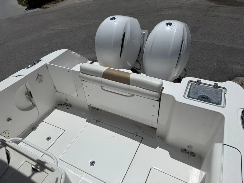 Slide: The Image of Edgewater 262CC 2022 - 8