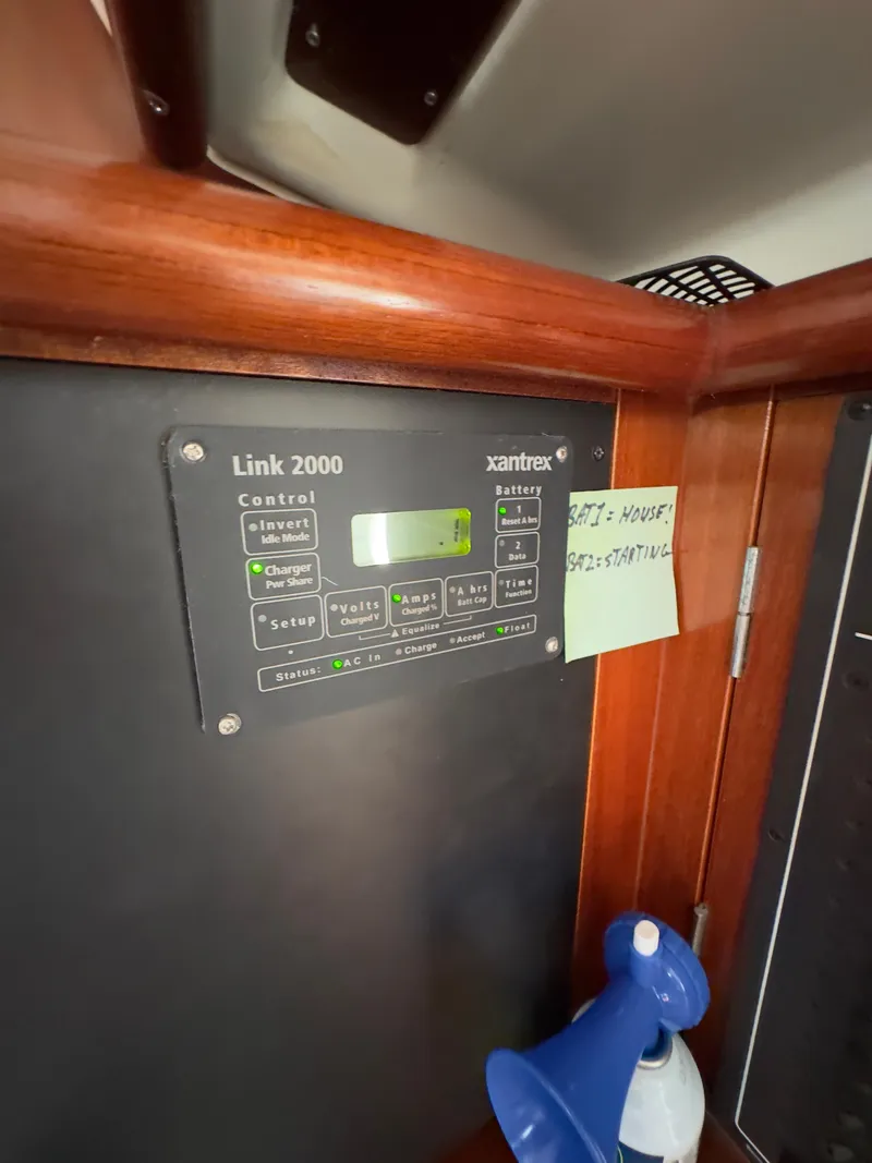 Slide: The Image of Beneteau 411 2000 - 51