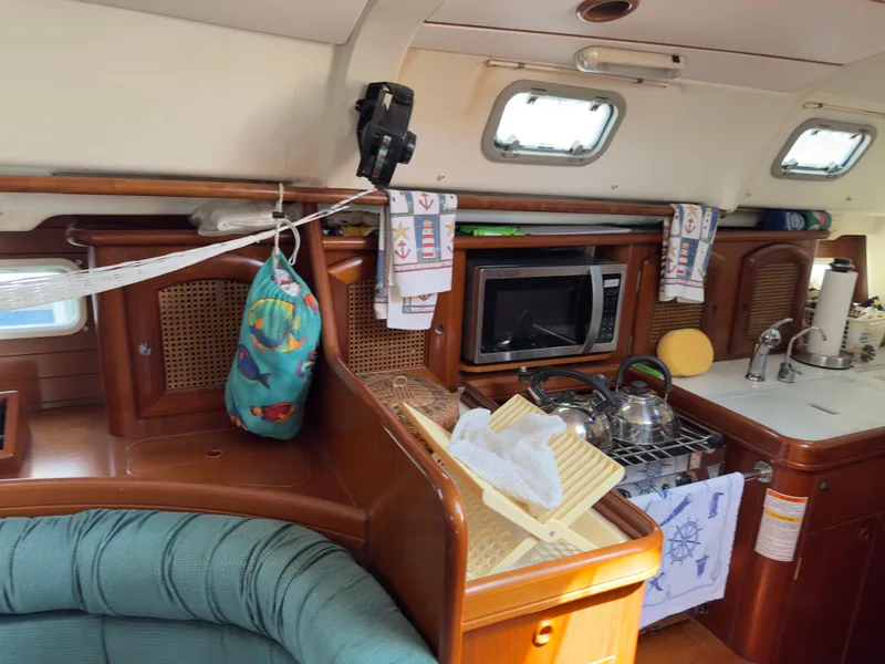 Slide: The Image of Beneteau 411 2000 - 53