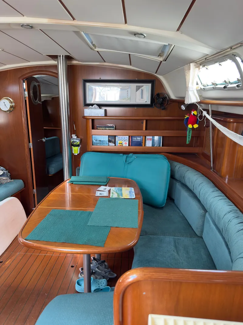 Slide: The Image of Beneteau 411 2000 - 55