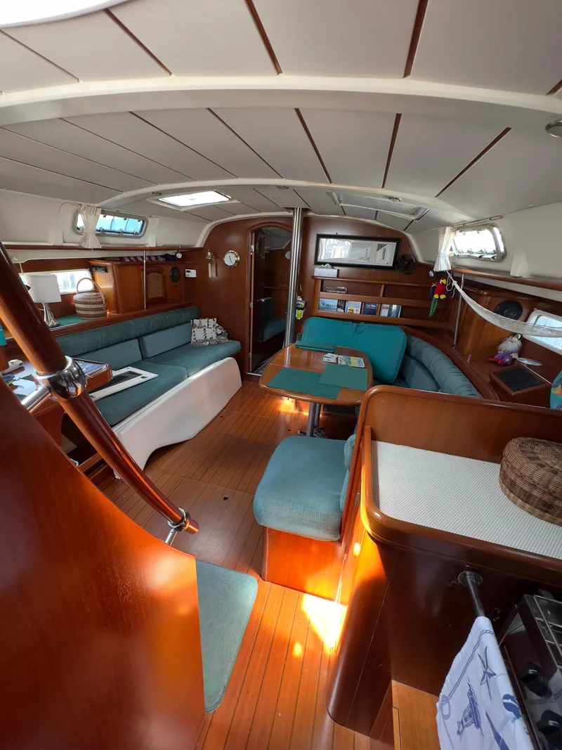 Slide: The Image of Beneteau 411 2000 - 57