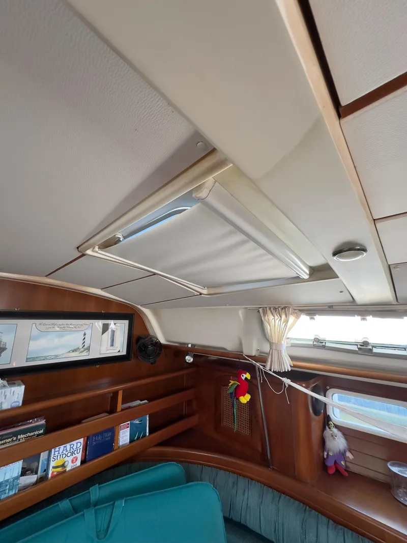 Slide: The Image of Beneteau 411 2000 - 60