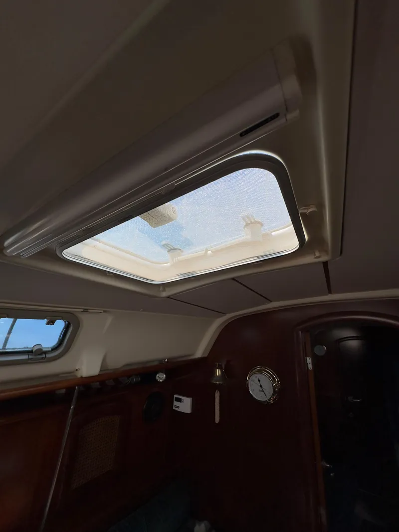 Slide: The Image of Beneteau 411 2000 - 61