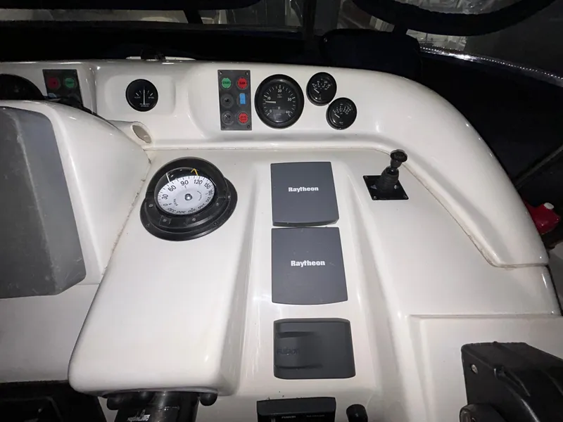 Slide: The Image of Sealine F44 2000 - 50