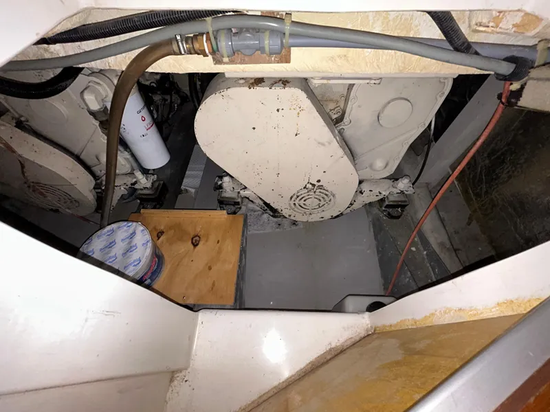 Slide: The Image of Sealine F44 2000 - 60