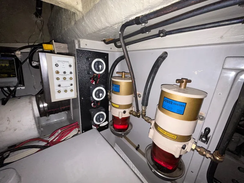 Slide: The Image of Sealine F44 2000 - 64