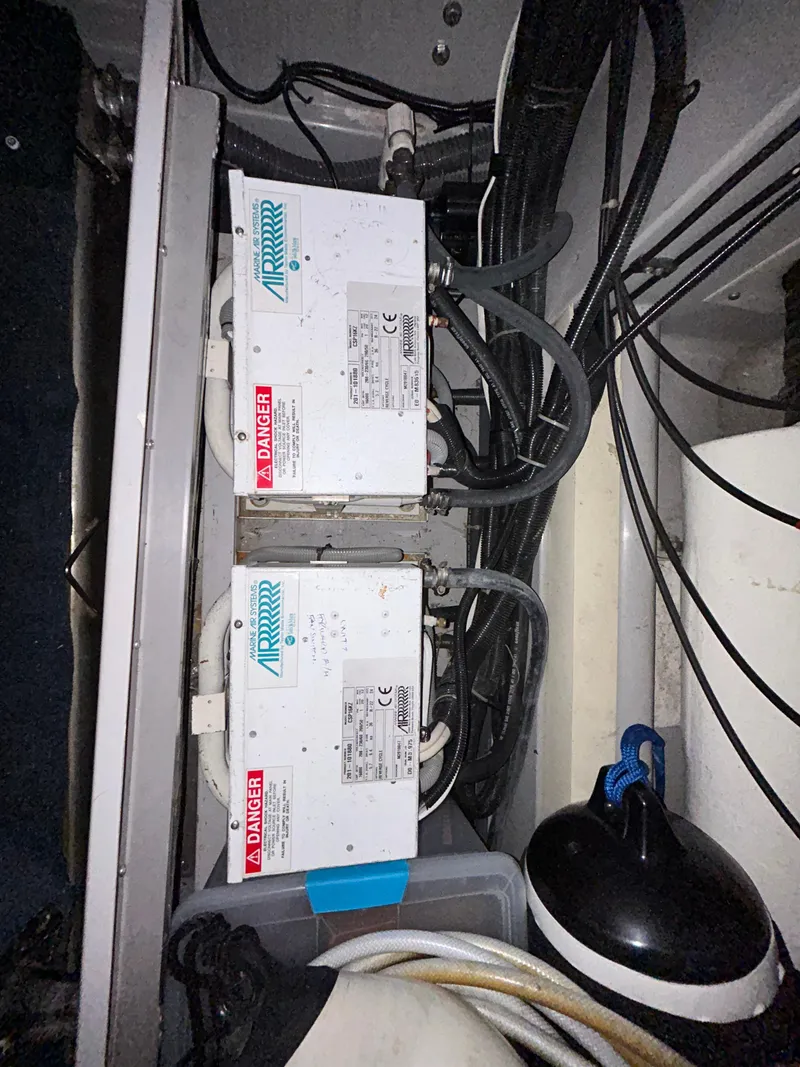 Slide: The Image of Sealine F44 2000 - 65