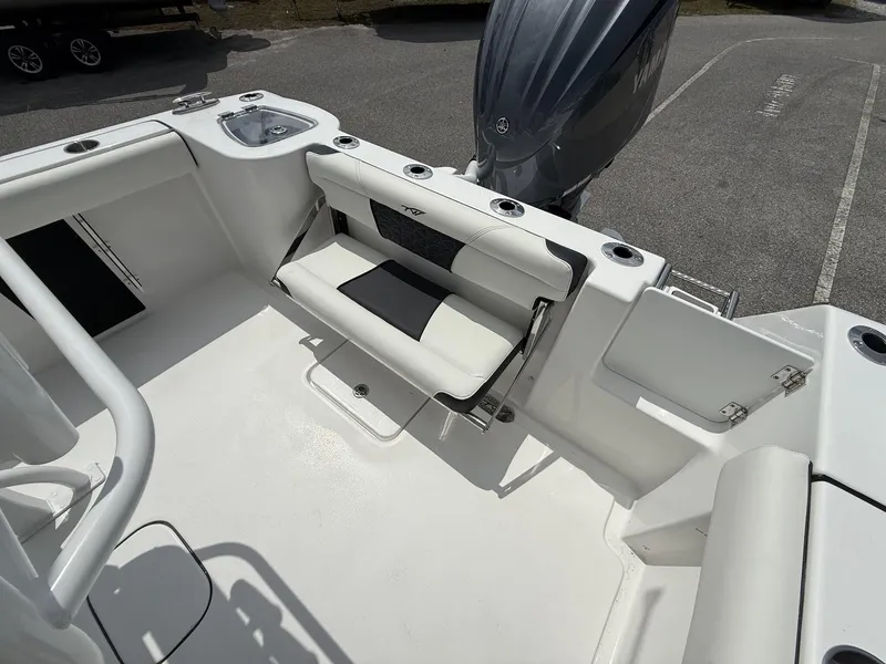 Slide: The Image of Tidewater 232 CC Adventure 2025 - 11