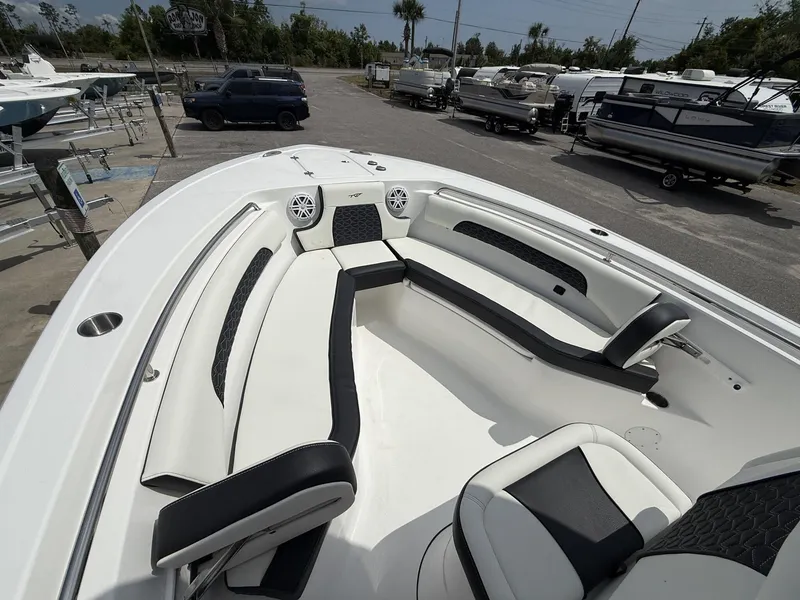 Slide: The Image of Tidewater 232 CC Adventure 2025 - 7