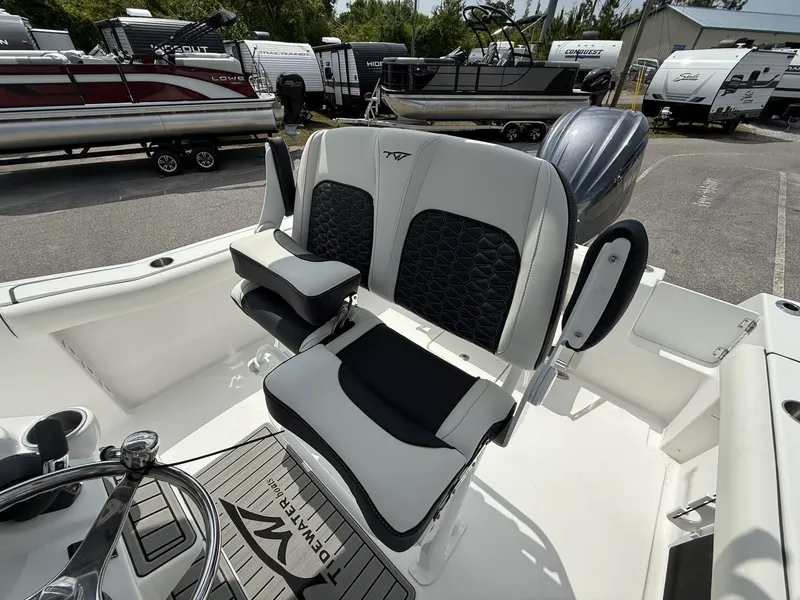 Slide: The Image of Tidewater 232 CC Adventure 2025 - 9