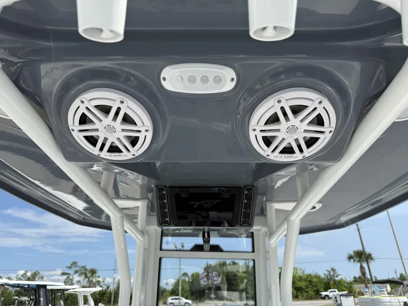 Slide: The Image of Tidewater 232 CC Adventure 2025 - 6