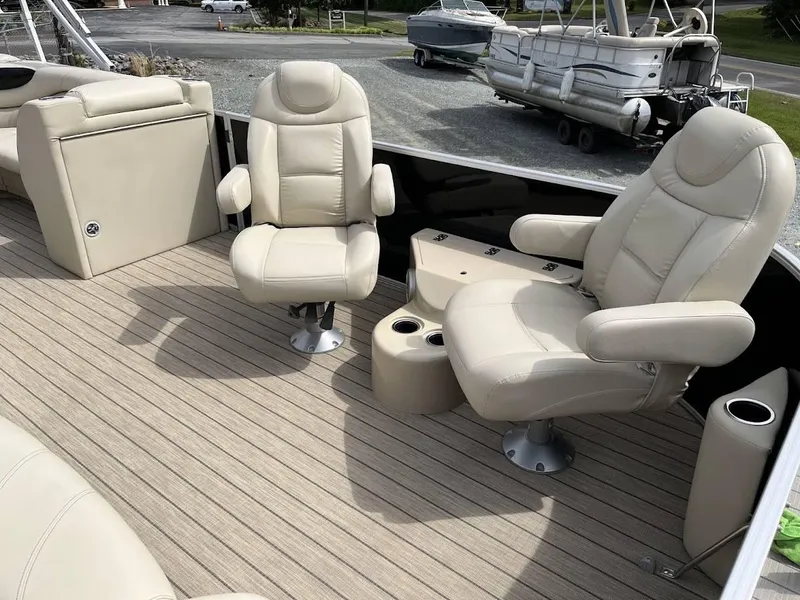 Slide: The Image of Luxurious seating on 2018 Sylvan Mirage 8522 Cruise Port pontoon boat. - 12