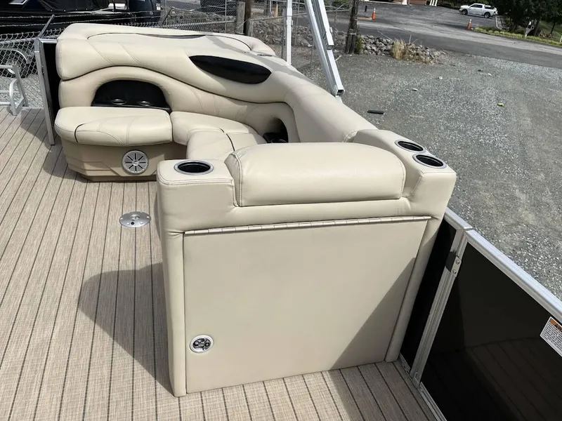 Slide: The Image of Luxurious seating on 2018 Sylvan Mirage 8522 Cruise Port pontoon boat. - 15