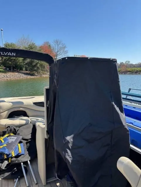 Slide: The Image of 2018 Sylvan Mirage 8522 Cruise Port boat with black privacy curtain on a sunny day. - 16