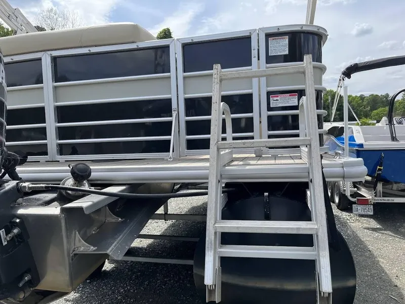 Slide: The Image of 2018 Sylvan Mirage 8522 Cruise Port pontoon boat with boarding ladder. - 4